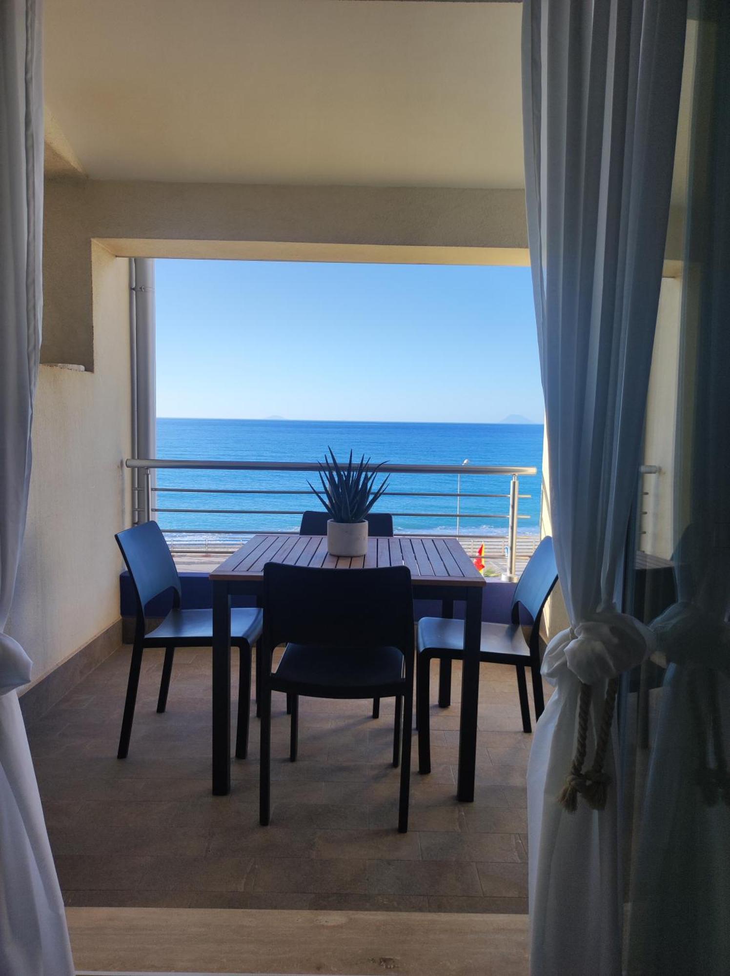 וילאפרנקה טירנה Appartamenti Vacanze Villa Meo מראה חיצוני תמונה